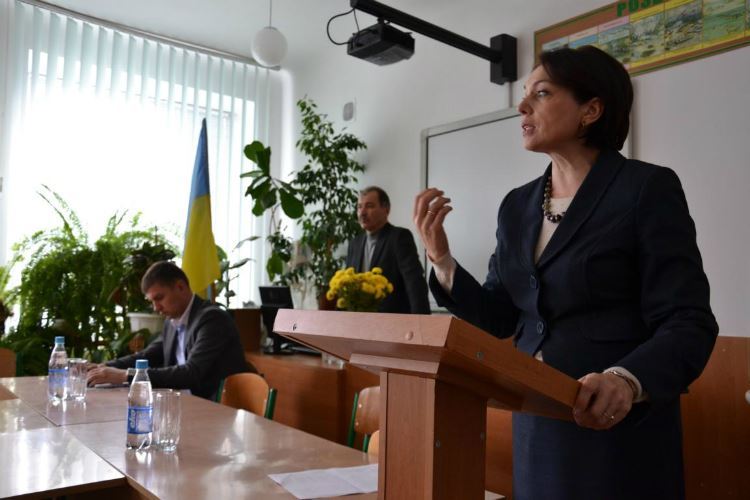 В Україні є регіони, що направляють кошти на депозити замість того, щоб платити зарплату викладачам